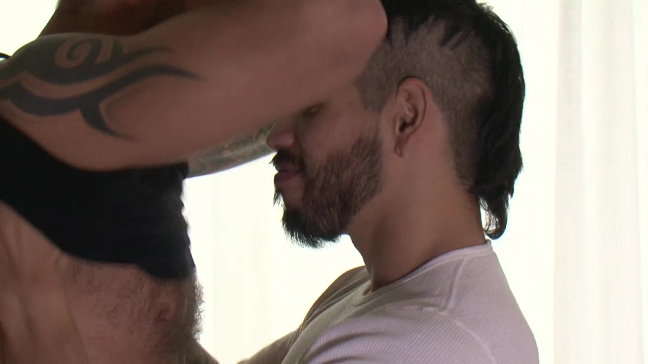 Jonathan Agassi & Draven Torres Have Bareback Sex - GayHardFuck.com