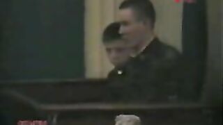 Скрытая камера в раздевалке солдатской бане