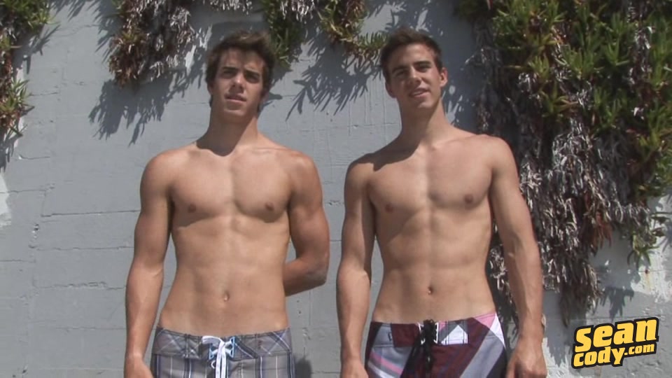 Twins - Jeff & John - GayHardFuck.com