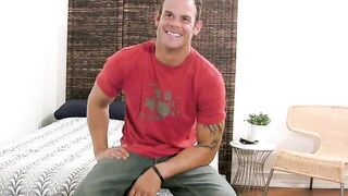 6'3 STR8 Surfer Gets Off & Shoots A Huge Load!