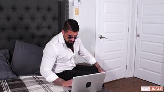 Talking To Strangers - Ryan Bones, Adrian Hill