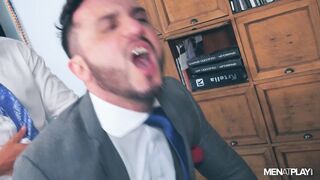 Peeping Photographer (Kike Gil, Leo Rosso)